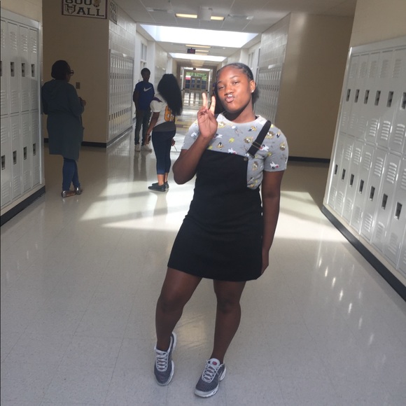 Meet your Posher, Kendall - Picture 1 of 1